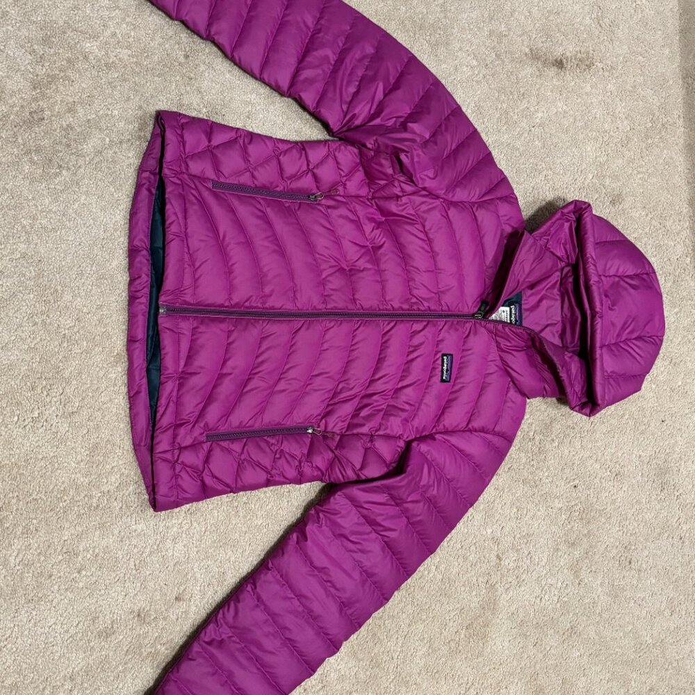 Hooded Magenta Patagonia Puffer Jacket - Women's Small